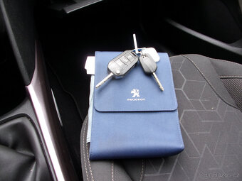 Peugeot 2008 1.2 VTi,navigace,1.majitel,serviskní kniha,TOP - 19