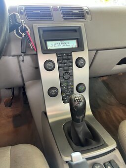 VOLVO V50 T5 2.5 162KW,XENON,VÝHŘEV,KŮŽE,SOUND,TAŽNÉ,MANUAL - 19