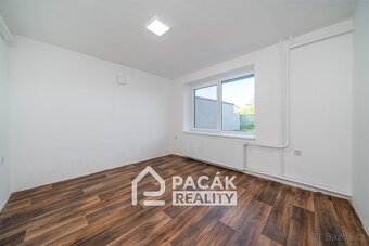 Prodej zajímavě architektonicky řešeného rodinného domu v Tl - 19
