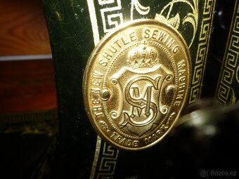 Starožitný lodičkový šicí stroj - KLENOTY S VŮNÍ OLEJE - 19