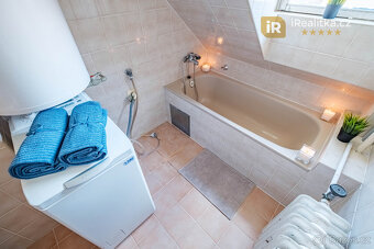 Prodej velkého domu s garáží a zahradou, 850 m2 - Tábor - 19