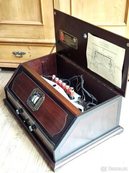 Velké starožitné rádio RCA, Super-Heterodyne, Radiola 25 - 19