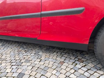 VW Golf V - 1,6 FSI - 85 KW benzin / 6 kvalt - 19