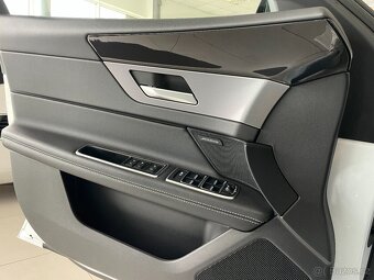 Jaguar XF 30d R-SPORT Panorama Meridian - 19