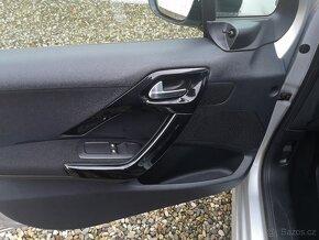Peugeot 208 1.2 VTi 60kW Access Serviska - 19