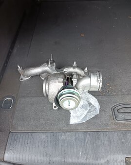 Volkswagen Touran 2.0 TDI - 103 kW -DSG - 7 místní - 19