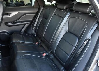 Jaguar F-Pace 30d AWD S PANO TAŽNÉ MERIDIAN - 19