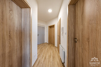 Pronájem bytu 3+kk s vyhrazeným parkovacím stáním, 85 m², Uh - 19