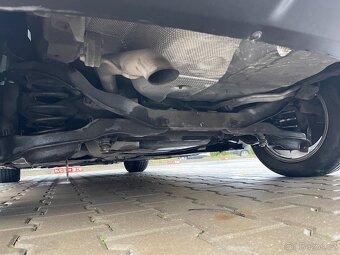 Volvo V40 2017 2.0 D2 120k AUTOMAT,NAVI,P.SENZORY - 19