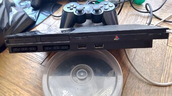 PlayStation 2 slim + příslušenství + hry - 19