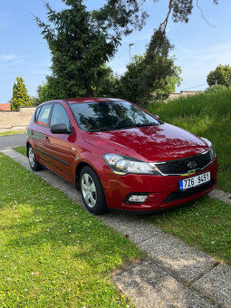 KIA CEED 1,4 CVVT COOL PLUS 73kw - červená metalíza - 19