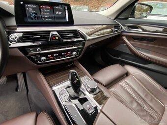 BMW 520d xDrive Touring LuxuryLine 2018 122tkm 4x4 klima ČR - 19