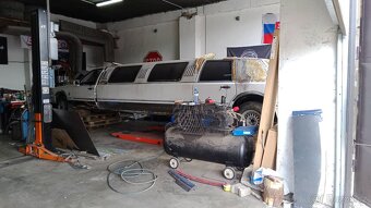 2x Lincoln town car limuzína 4.6 - 19