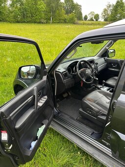 Mitsubishi Pajero 3.2 did 7 míst - 19