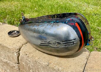 Jawa ČZ 250 350 kývačka - nádrž s víčkem - 19