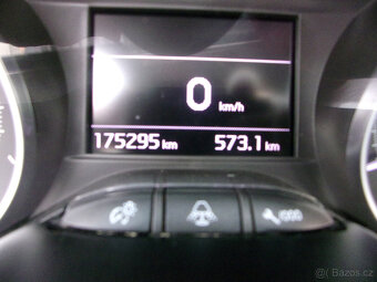Peugeot 2008 1.2 VTi,navigace,1.majitel,serviskní kniha,TOP - 19