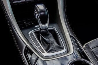 Ford Mondeo 2.0 Hybrid VIGNALE HEV eCVT / AJ NA SPLÁTKY - 19