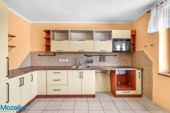 Rodinný dům s garáží a nádhernou zahradou Křepice u Hustopeč - 19