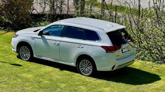 Hybridni Outlander 2.4PHEV 165Kw Matrix svetla EVdojezd 50km - 19