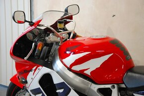 Honda CBR 900 RR Fireblade - krásný stav - 19