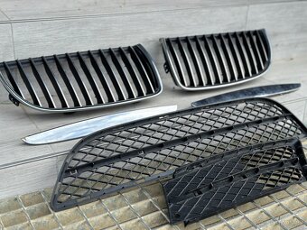 2× přední nárazník BMW E90 – jeden ve velmi dobrém stavu, dr - 19
