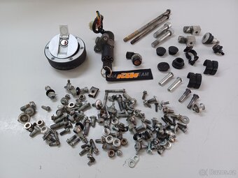 KTM LC8 990 - MOTOR NA DÍLY - 19