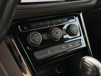 Volkswagen Touran R-Line, 7 místný DSG - 19