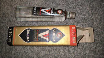 Alkohol - vodka, griotte - starý, archivní, retro alk. - 19