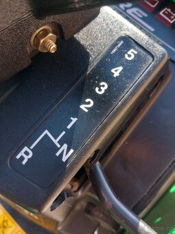 Prodám zahradní traktor Sabre John Deere - 19