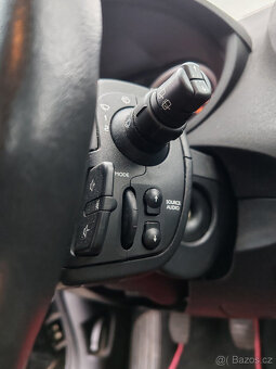 benzínový Renault Clio 1.2 edice Rip Curl   10/2007 - 19