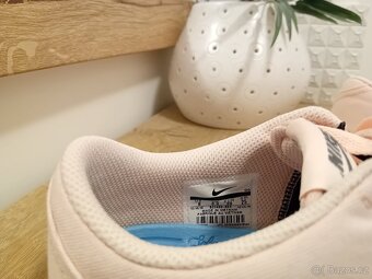 Nike dámské tenisky Solarsoft vel. 39 - 19