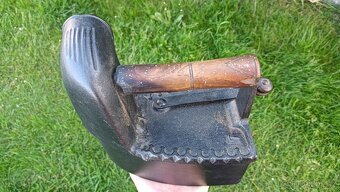 Krásná a velmi stará žehlička s komínem komínová - 19