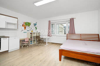 Prodej rodinného domu 202m2 s pozemkem 296 m2 na ulici Ediso - 19