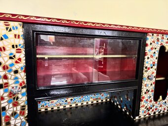 Ručně zdobený mozaikový kredenc – originální designový kus - 19