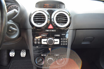 Opel Corsa D 1.4 16V 74kW, Color Edition, KLIMA, rok 2010 - 19