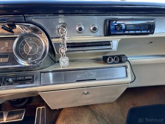 Cadillac Coupe DeVille z roku 1965 - 19