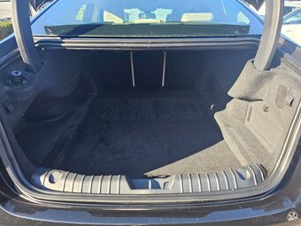 JAGUAR XF 2019 2.0 25D 177kW SEDAN,VÝHŘEVY,KŮŽE,NAVI - 19