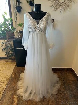 Svatební šaty, víc druhů - 19