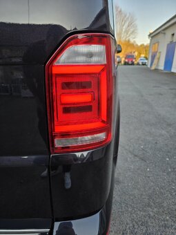 VW Multivan T6 Highline 2,0 TDi Bluemotion Full vybava - 19