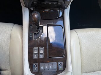 Lexus LS,  460, 280kw V8 aut. - 19