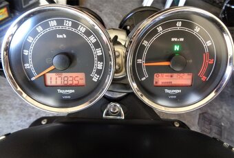 Triumph Rocket III Roadster r.v. 2011 - 19