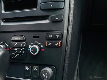 Volvo XC90 2.4 D5 147KW AUTOMAT VÝHŘEV NAVI SERVISKA - 19