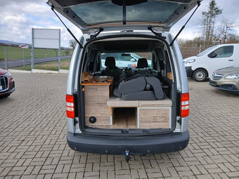 VW Caddy 1,6 TDI Obytná vestavba, solár, lůžko - 19