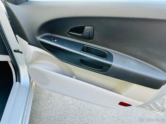 KIA CEED 1.4 i 80 kW BENZÍN MLHOVKY KLIMATIZACE - 19