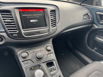 Chrysler 200S Limited 2,4 Kůže Klima 2015 - 19