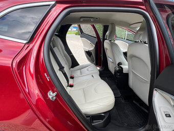 Volvo V40 D2 2.0L 120k Summum - 19