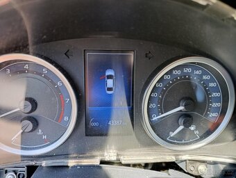 Toyota Corolla 1.6i 97kw, r.2019, klima, 1. majitel - 19