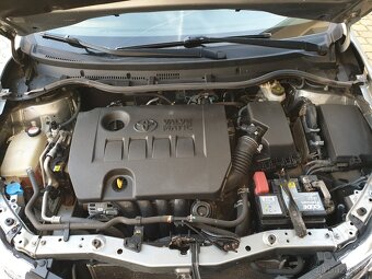 TOYOTA AURIS kombi 1,6i 97KW KAMERA 8xKOLA - 19