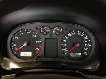 VOLKSWAGEN BORA 1.6i - 19