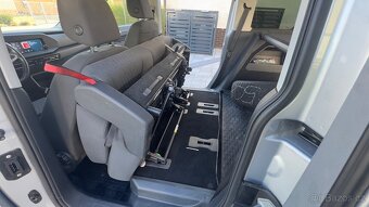 VW Caddy 4x4 2,0Tdi 90kw rok 2022 - 19